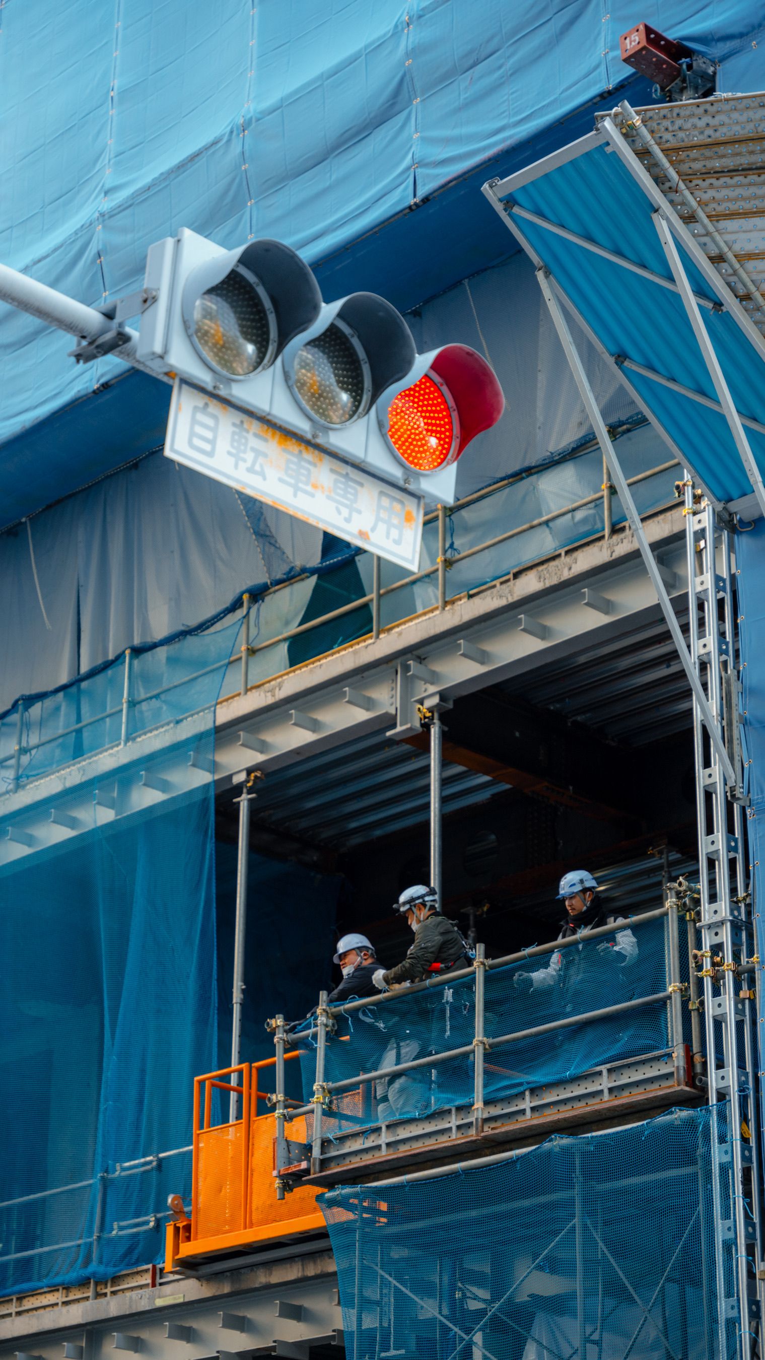 Construction site safety netting